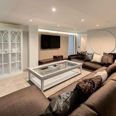 Nord Elegant Getaway Private Pool 빌라